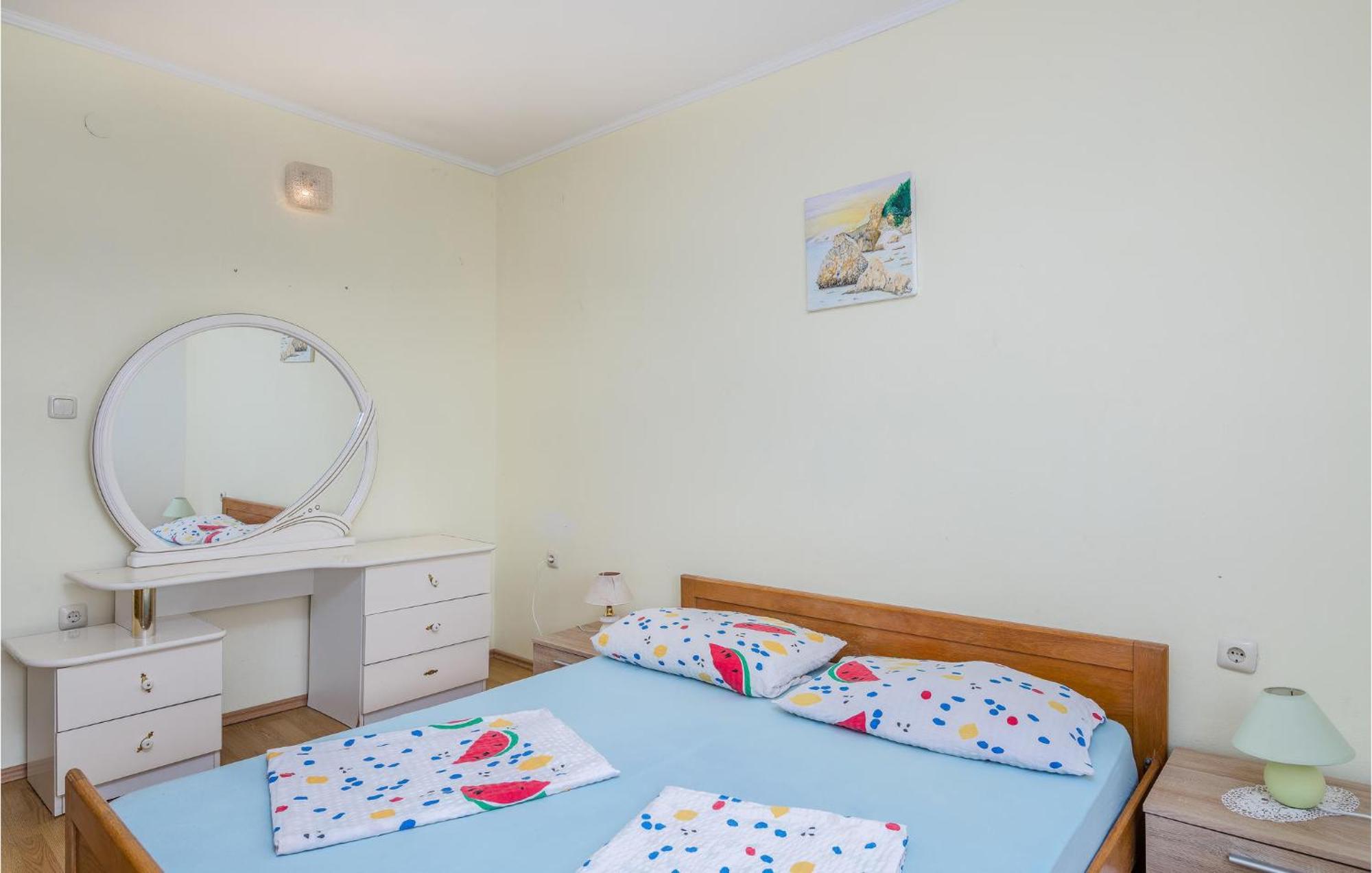 Awesome Apartment In Stara Baska 1 With Kitchen エクステリア 写真