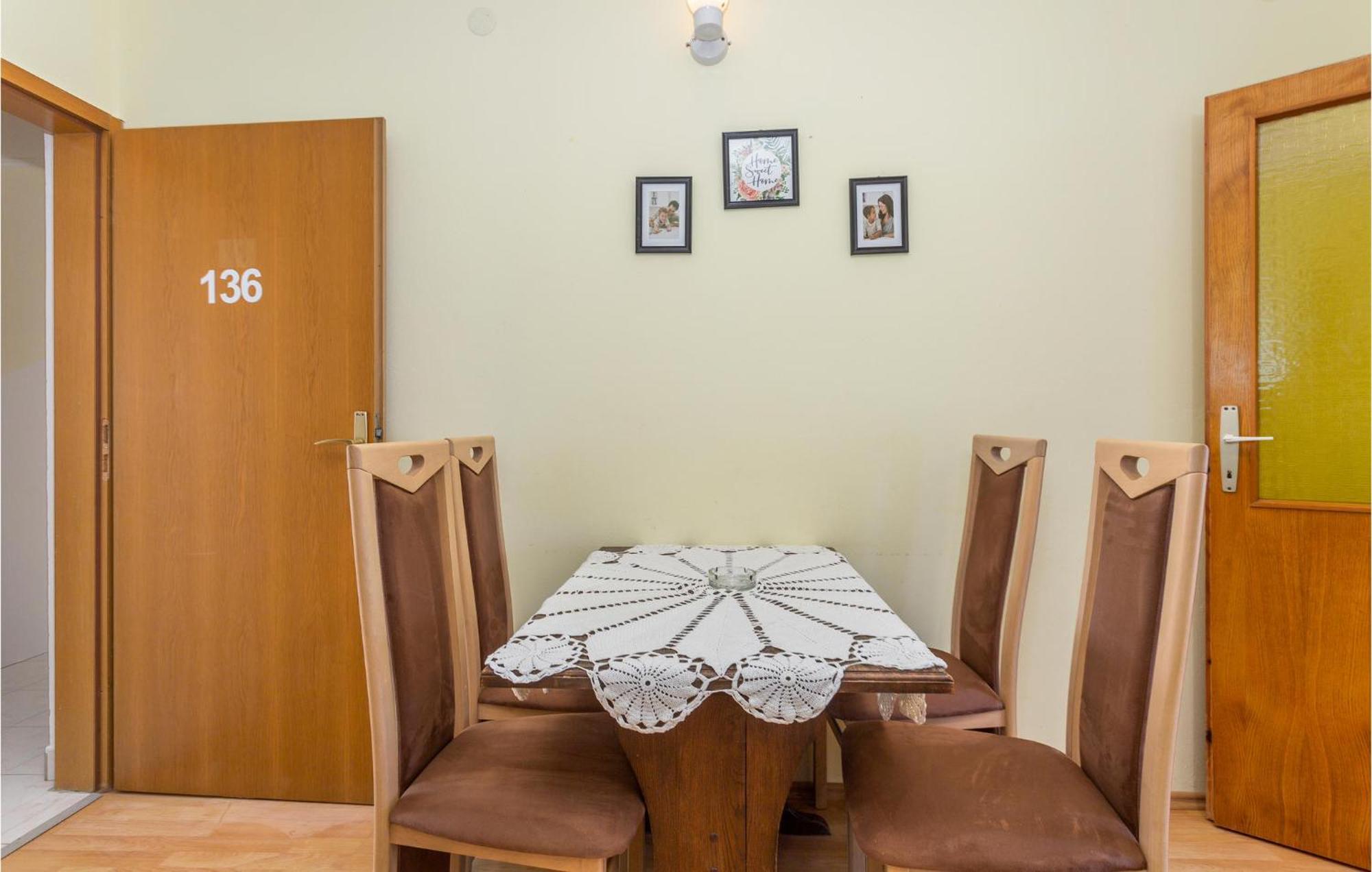 Awesome Apartment In Stara Baska 1 With Kitchen エクステリア 写真